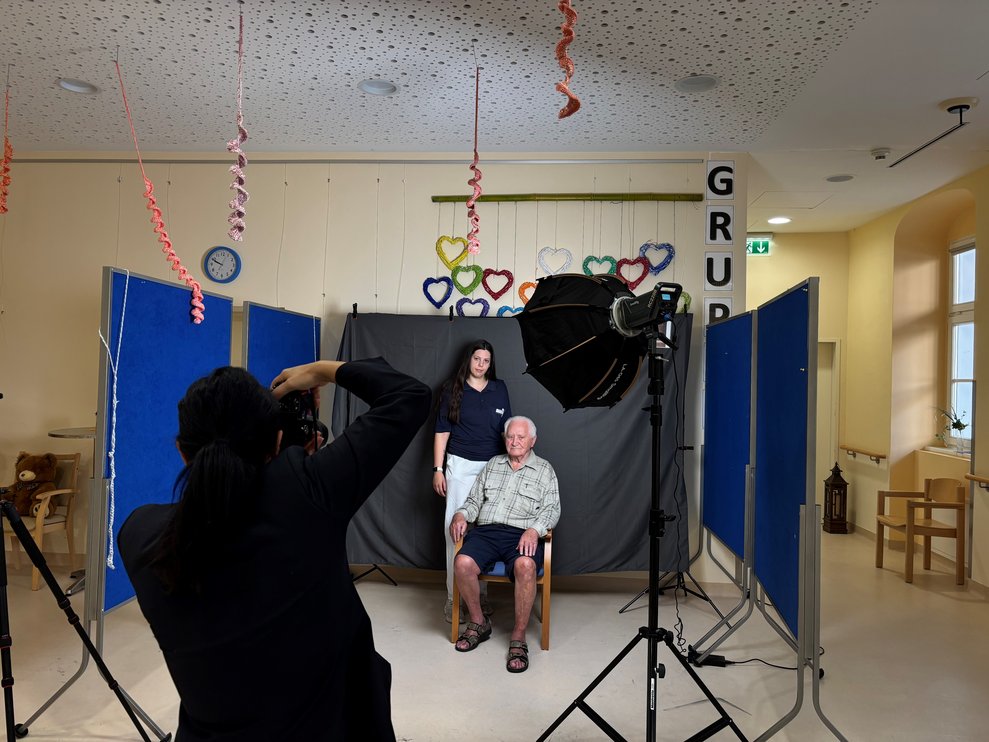 Fotografin, EAM, Bewohner